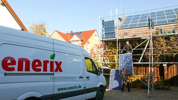 Enerix Bei Montage Photovoltaikanlage.DKXT Mn2