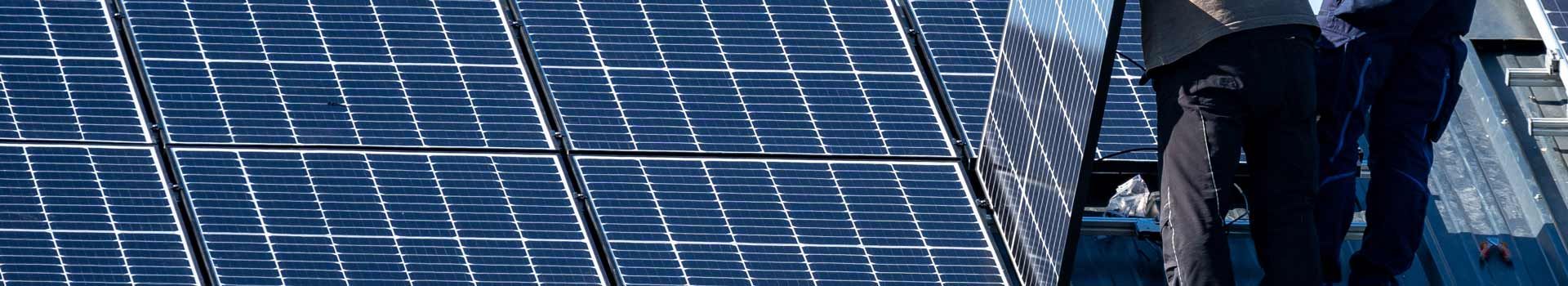 Halbzellensolarmodule Werden Istalliert.DvYiFBX2