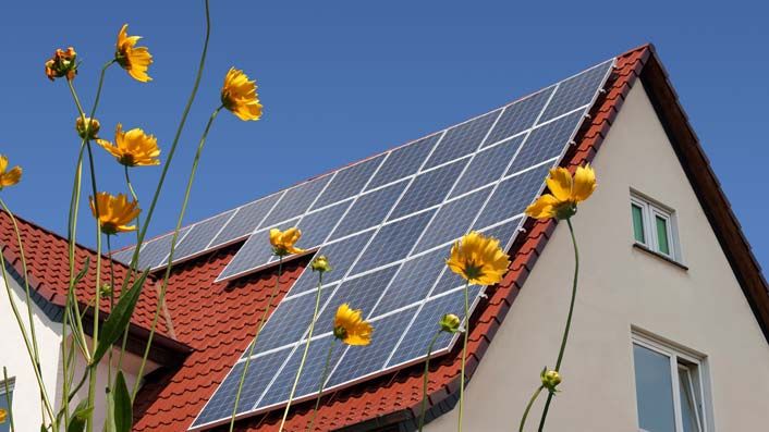 PV Anlage Bei Sonne.DRtM4Evq