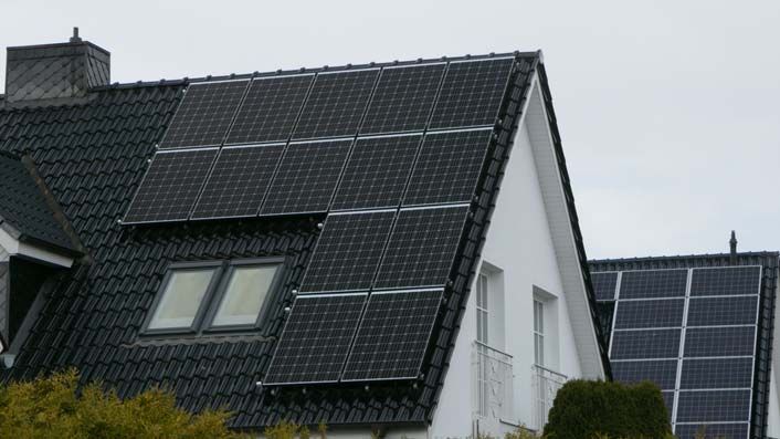 Photovoltaik Dachausrichtung.DN6HO4PA