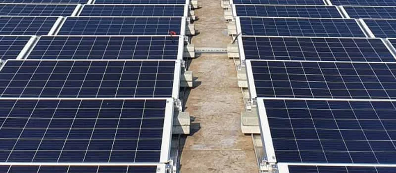 Photovoltaik auf dem Flachdach befestigen: Anleitung