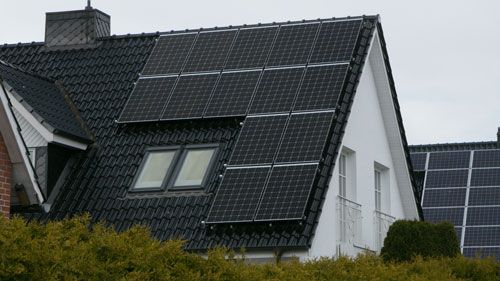 Kleine Solaranlage auf einem Einfamilienhaus