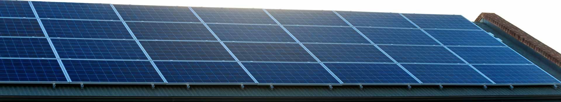 Glas Glas Solarpanels Auf Einem Hausdach.Cyqw9tf 