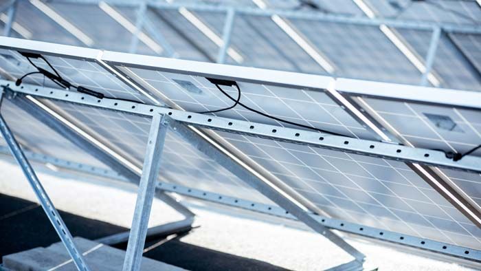 Offenens Gestell Flachdach Photovoltaik Montagesystem.BLaEbjB9